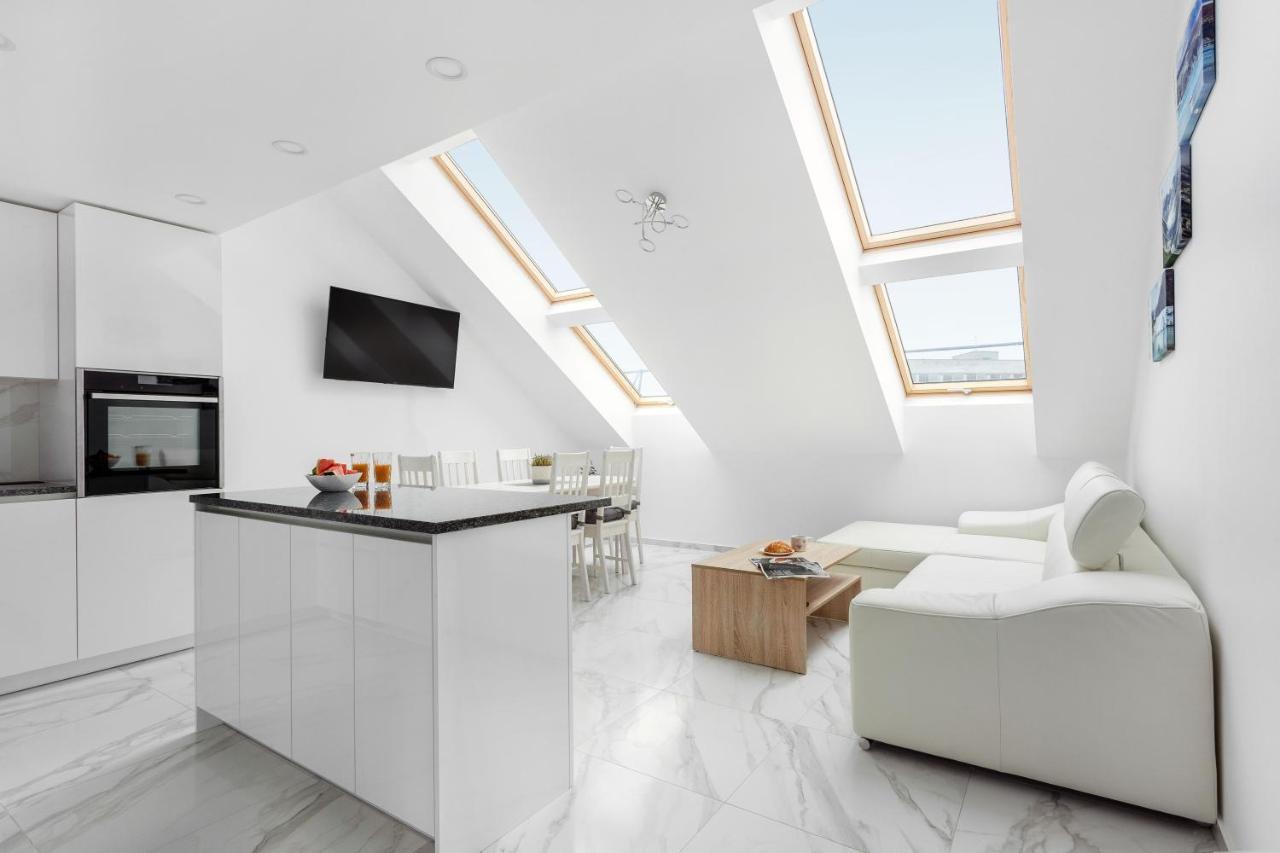 Luxurious Kaunas Basilica Apartment In Old Town By Urban Rent Екстер'єр фото