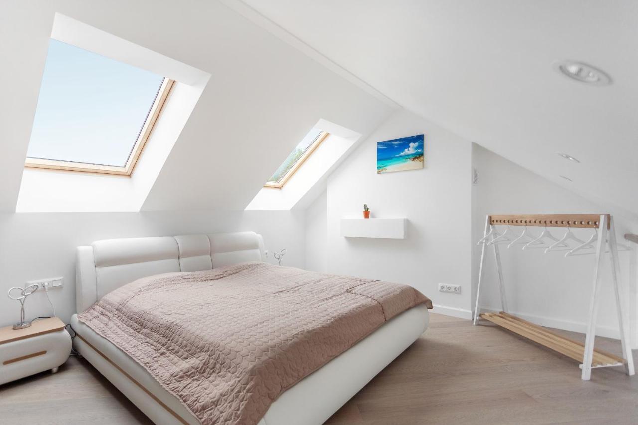 Luxurious Kaunas Basilica Apartment In Old Town By Urban Rent Екстер'єр фото