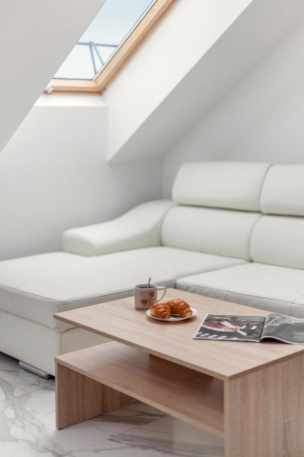 Luxurious Kaunas Basilica Apartment In Old Town By Urban Rent Екстер'єр фото