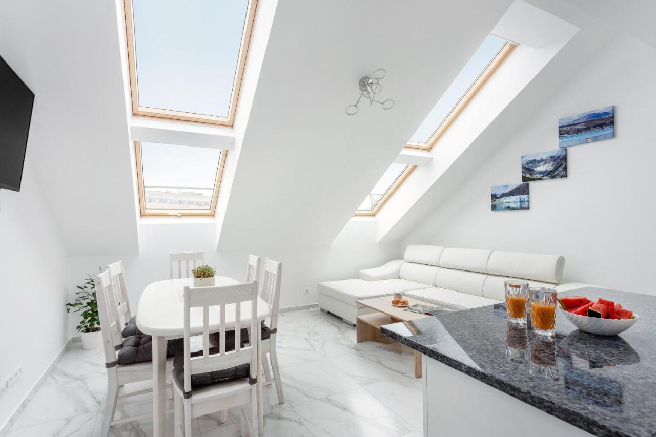 Luxurious Kaunas Basilica Apartment In Old Town By Urban Rent Екстер'єр фото