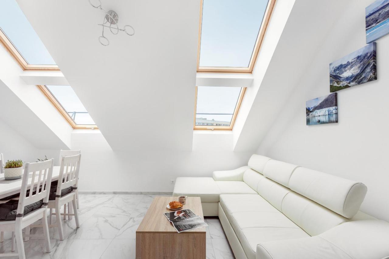 Luxurious Kaunas Basilica Apartment In Old Town By Urban Rent Екстер'єр фото