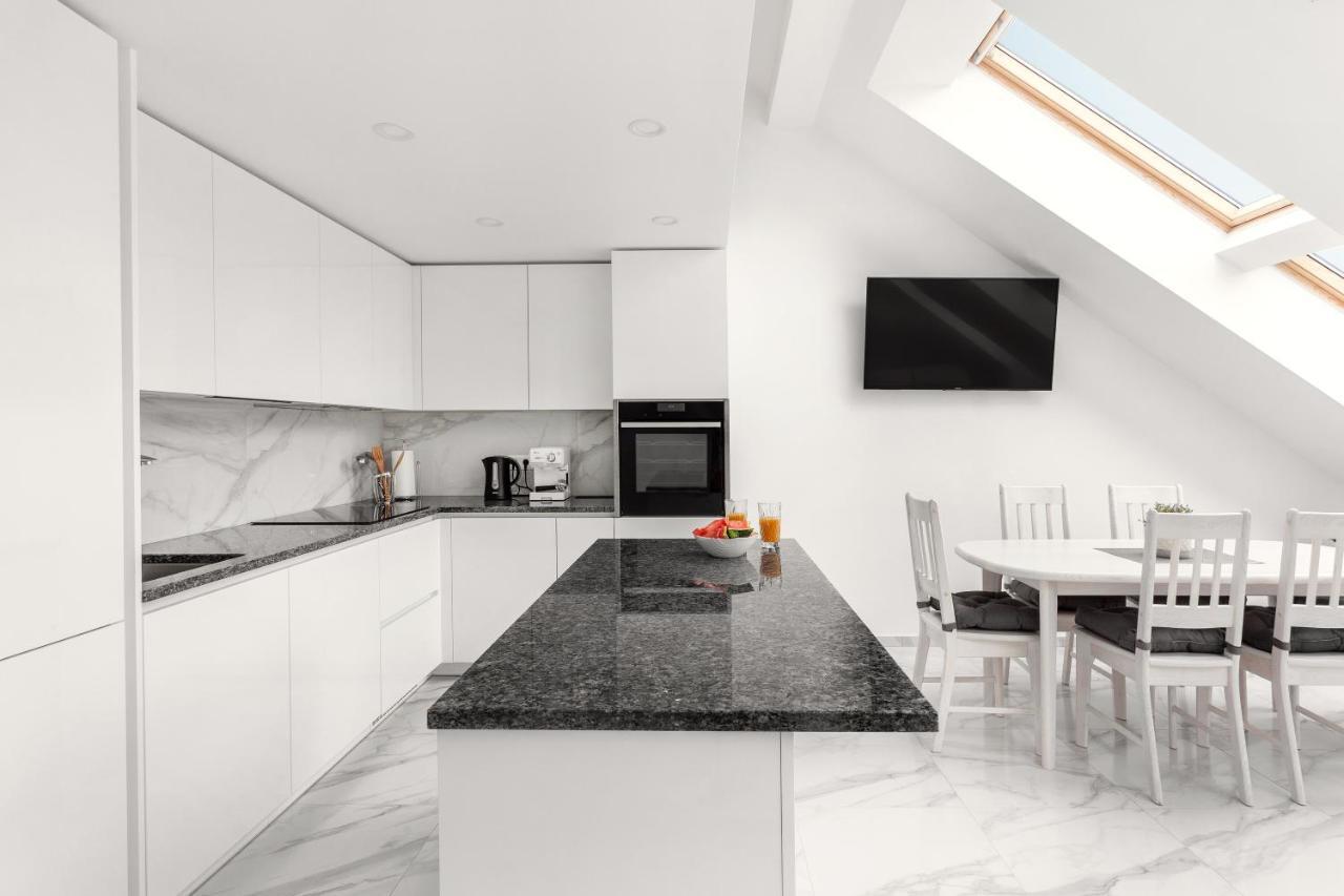 Luxurious Kaunas Basilica Apartment In Old Town By Urban Rent Екстер'єр фото