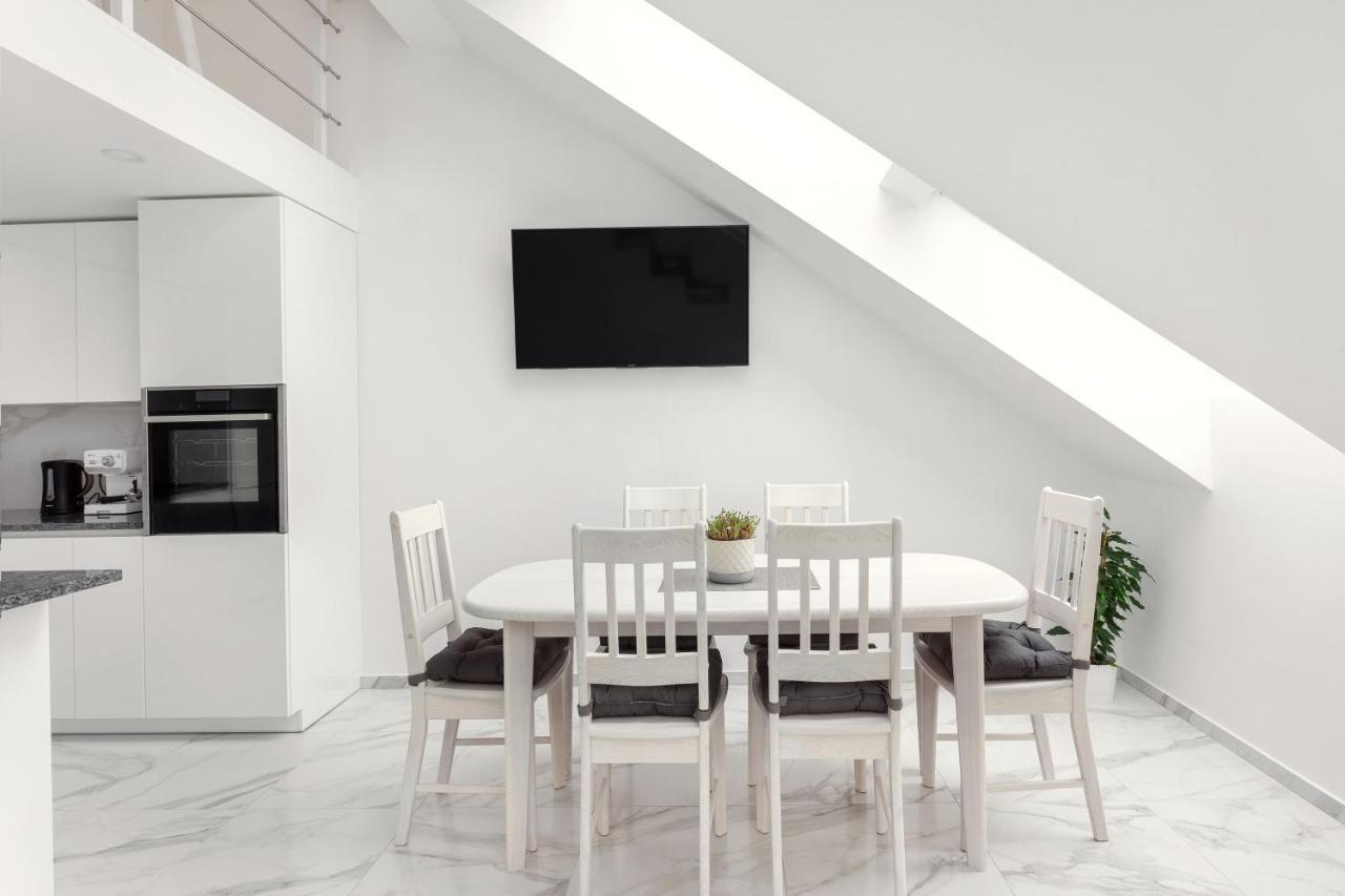 Luxurious Kaunas Basilica Apartment In Old Town By Urban Rent Екстер'єр фото