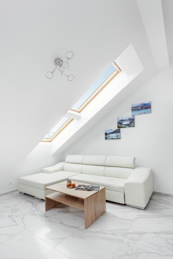 Luxurious Kaunas Basilica Apartment In Old Town By Urban Rent Екстер'єр фото