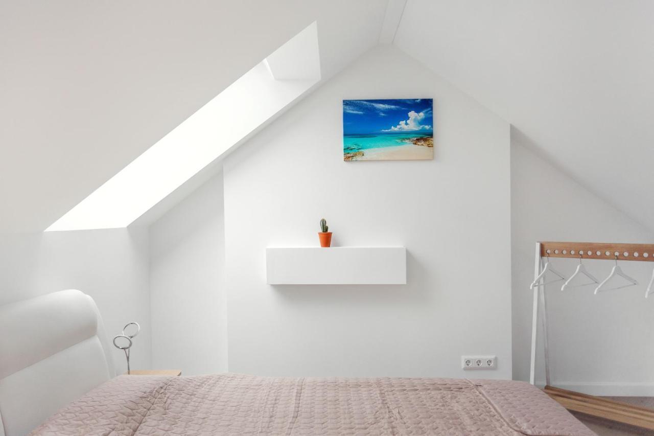 Luxurious Kaunas Basilica Apartment In Old Town By Urban Rent Екстер'єр фото